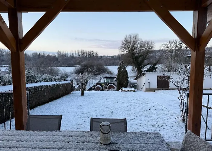 foto di Gite Chez Julia Cosy En Bois Avec Son Jardin Azerailles