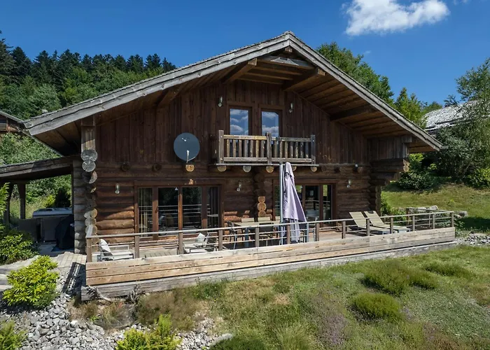 foto di Chalet Serenity - Sleeps 9 - Hot Tub Liézey