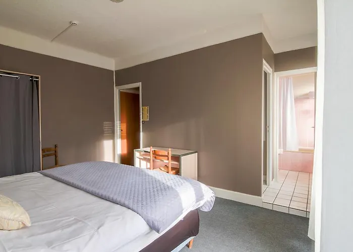 Hotel Le Carpinien Charmes  photo